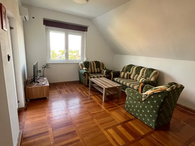 Kiadó lakás Pécs, Egyetemváros 90 nm