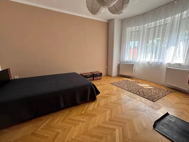 Kiadó lakás Pécs, Belváros, Székely Bertalan utca 120 nm