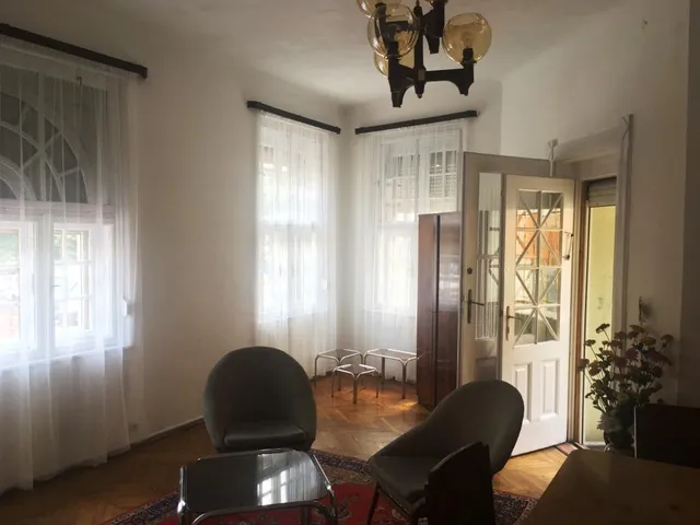 Kiadó lakás Pécs, Belváros 77 nm