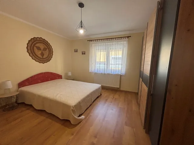 Kiadó ház Pécs, Egyetemváros, Tábor utca 75 nm