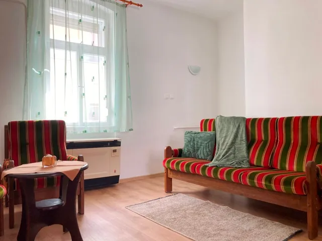 Kiadó lakás Pécs, Egyetemváros 74 nm