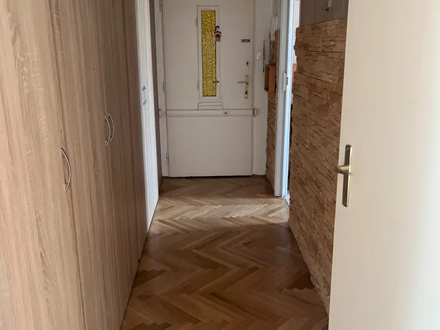 Kiadó lakás Pécs, Belváros, Építők útja 54 nm