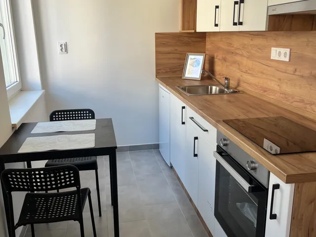 Kiadó lakás Pécs, Egyetemváros, Hajnóczy út 29 nm