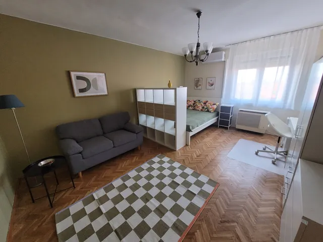 Kiadó lakás Pécs, Belváros, Légszeszgyár utca 54 nm