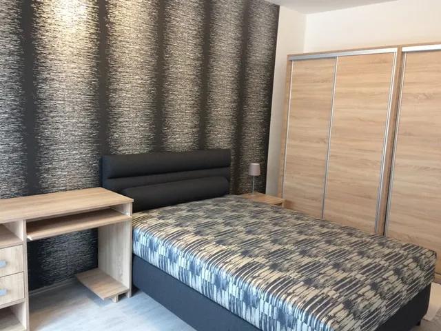 Kiadó lakás Pécs, Szigeti út 50 nm