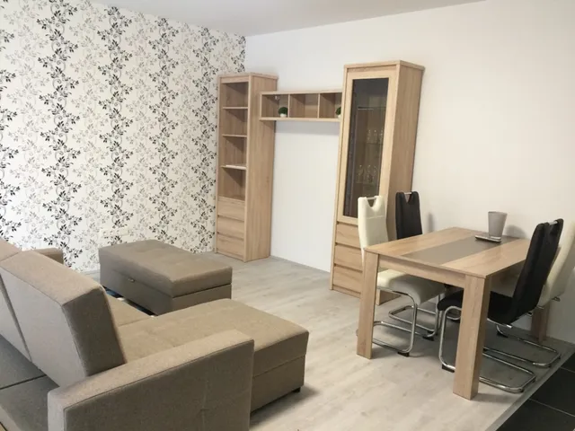 Kiadó lakás Pécs, Szigeti út 50 nm