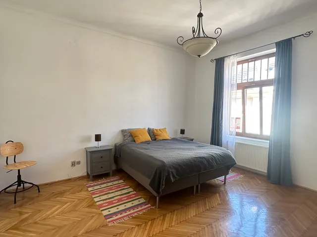 Kiadó lakás Pécs, Belváros 117 nm
