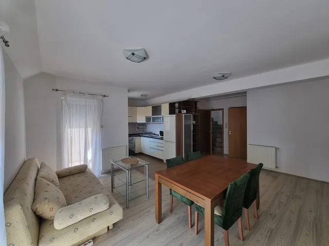 Kiadó lakás Pécs, Belváros, Könyök utca 94 nm