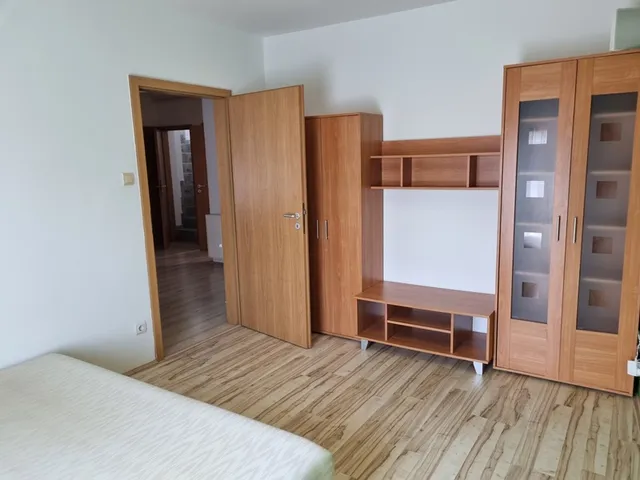 Kiadó lakás Pécs, Belváros, Könyök utca 94 nm