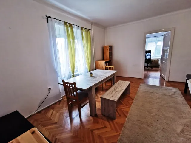 Kiadó lakás Pécs, Egyetemváros, Megyeri tér 78 nm