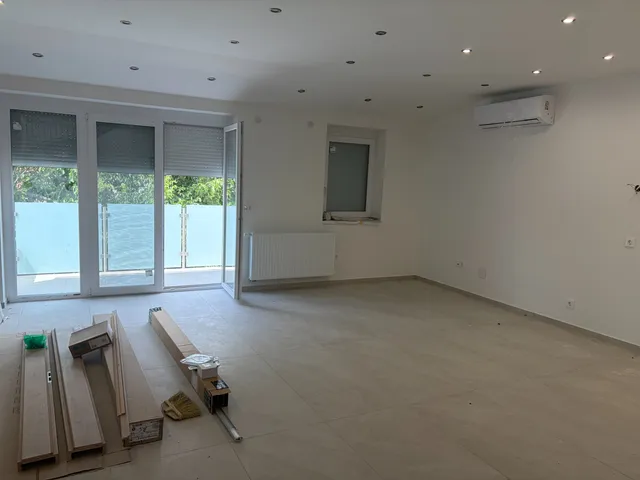 Kiadó lakás Pécs, Egyetemváros 150 nm