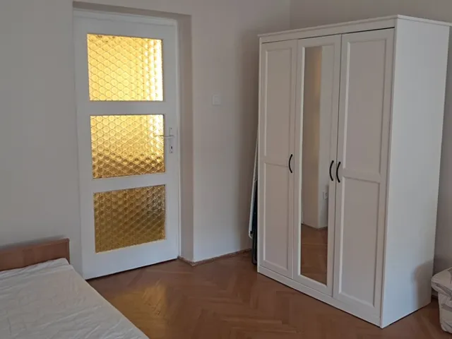 Kiadó lakás Pécs, Egyetemváros, Megyeri tér 35 nm