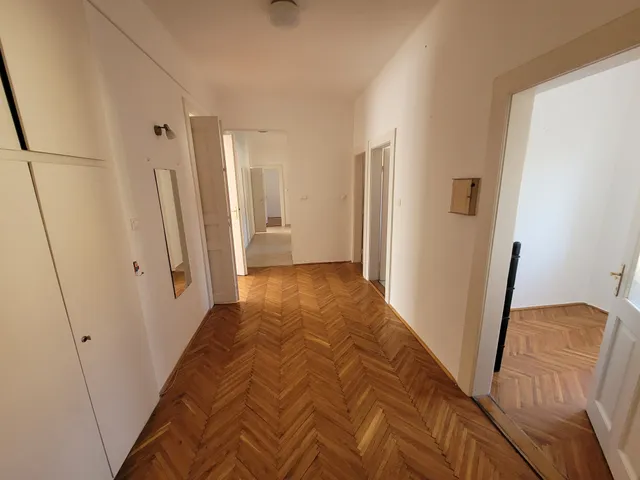 Kiadó lakás Pécs, Köztársaság tér 95 nm