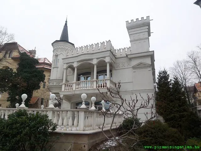 Eladó ház Budapest II. kerület 870 nm