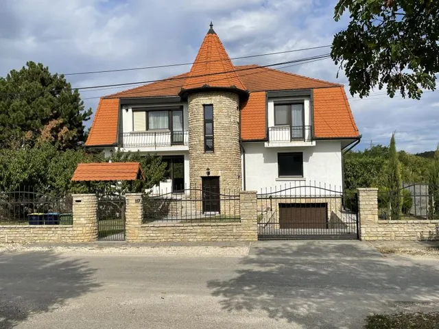 Eladó ház Budapest III. kerület 390 nm