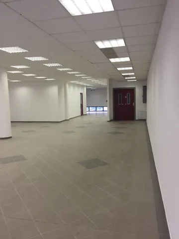 Kiadó kereskedelmi és ipari ingatlan Budapest III. kerület 230 nm