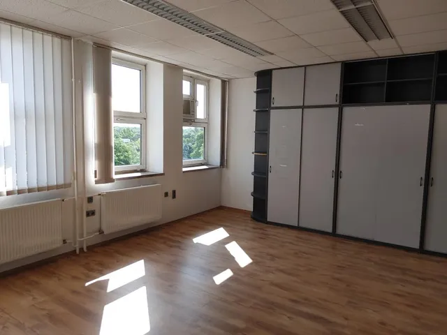 Kiadó kereskedelmi és ipari ingatlan Budapest XXII. kerület 30 nm