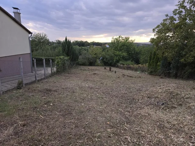 Eladó telek Mogyoród 715 nm