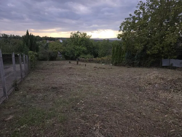 Eladó telek Mogyoród 715 nm