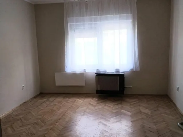 Kiadó kereskedelmi és ipari ingatlan Székesfehérvár, Tóváros 80 nm