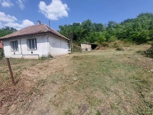Eladó telek Kulcs 899 nm