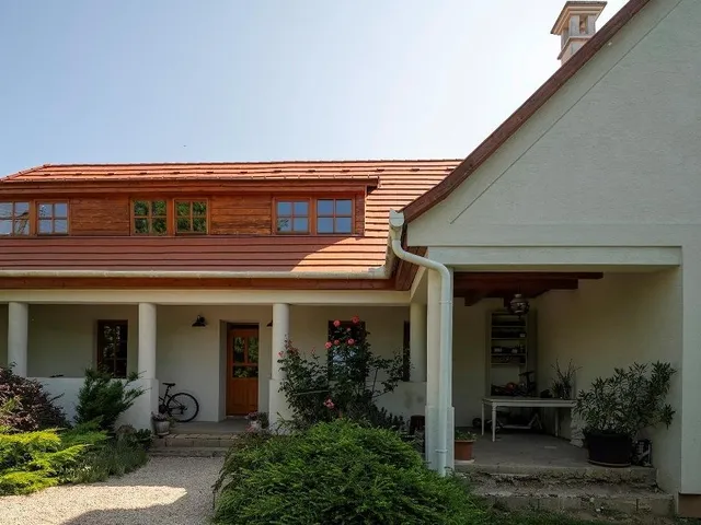 Eladó ház Pázmánd 225 nm