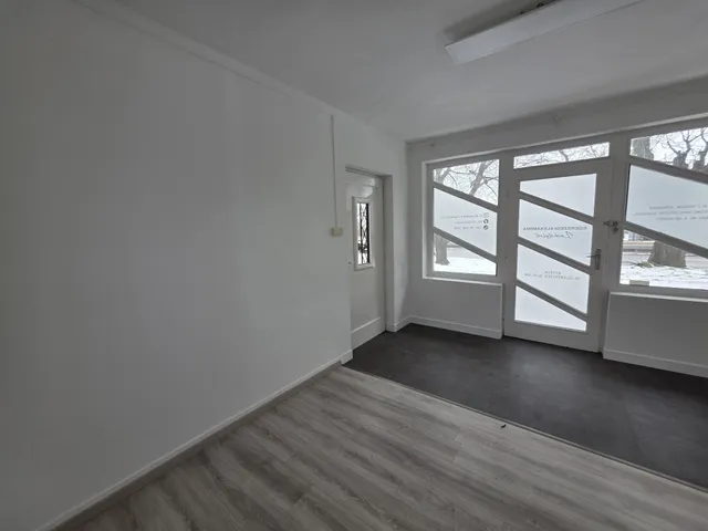 Eladó kereskedelmi és ipari ingatlan Velence 13 nm