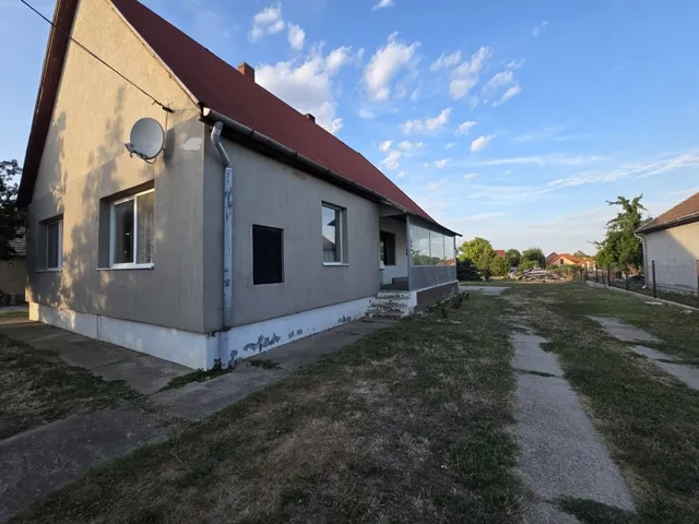 Eladó ház Pusztaszabolcs 100 nm