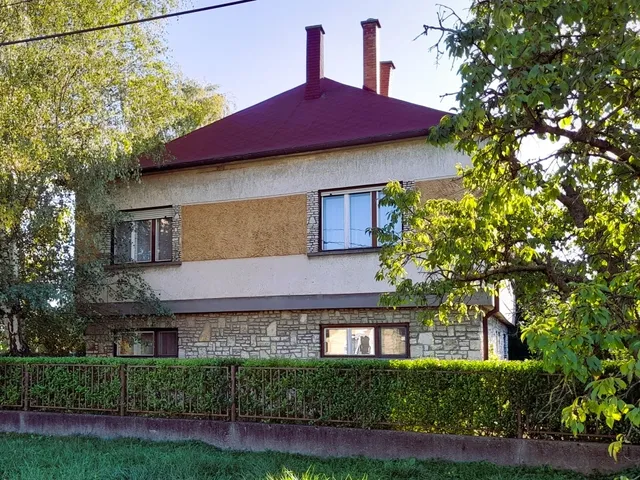 Eladó ház Szabadbattyán 180 nm