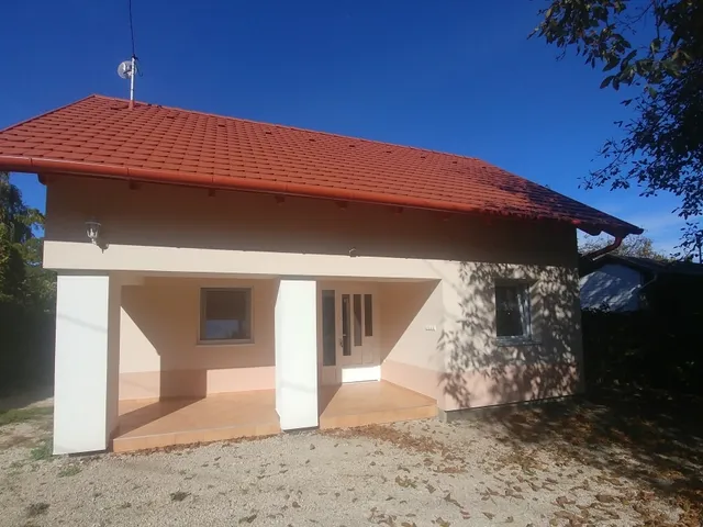 Eladó ház Velence 82 nm