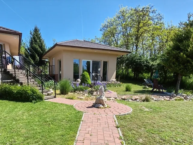 Eladó ház Kápolnásnyék 210 nm