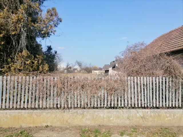 Eladó telek Pusztaszabolcs 1000 nm