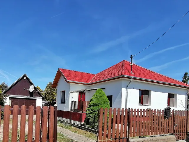 Eladó ház Pusztaszabolcs 128 nm