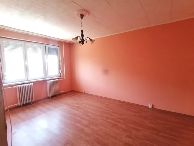 Eladó lakás Dunaújváros 36 nm