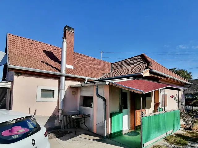 Eladó ház Pusztaszabolcs 78 nm