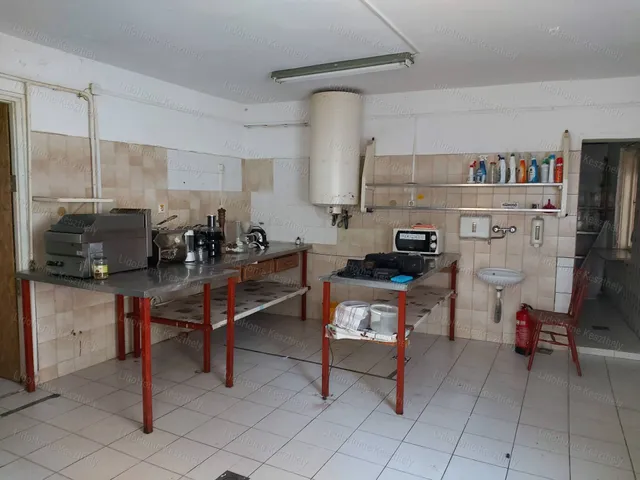 Eladó kereskedelmi és ipari ingatlan Balatonmáriafürdő 490 nm