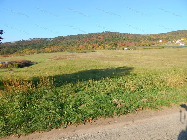 Eladó telek Balatongyörök 2000 nm