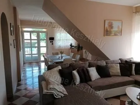 Eladó kereskedelmi és ipari ingatlan Keszthely 224 nm
