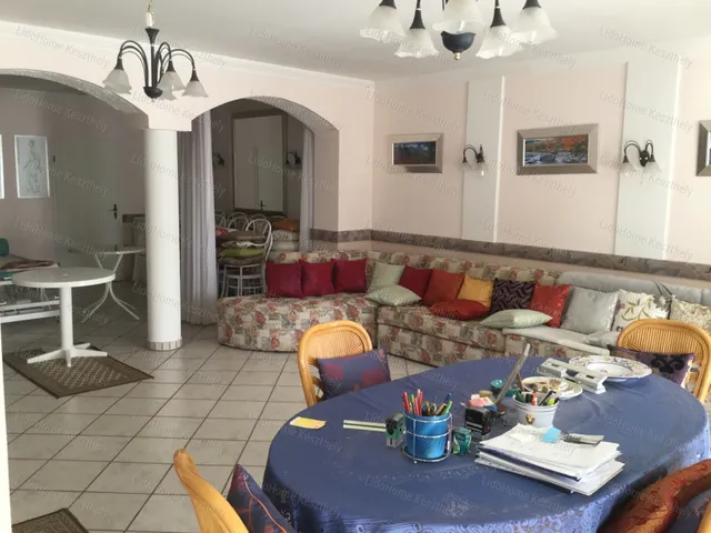 Eladó kereskedelmi és ipari ingatlan Hévíz 259 nm