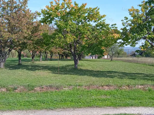 Eladó telek Alsópáhok 1410 nm