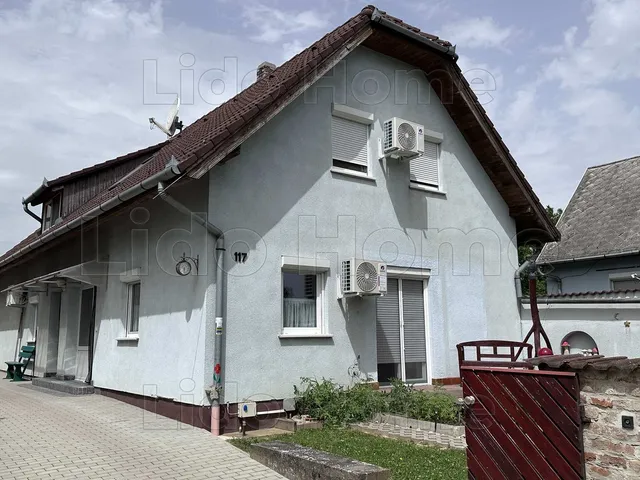 Eladó ház Balatonberény 273 nm