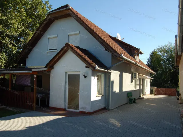 Eladó ház Balatonberény 273 nm