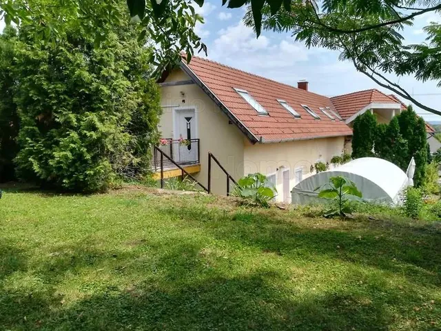 Eladó ház Alsópáhok 220 nm