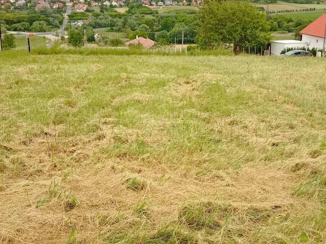 Eladó telek Felsőpáhok 760 nm