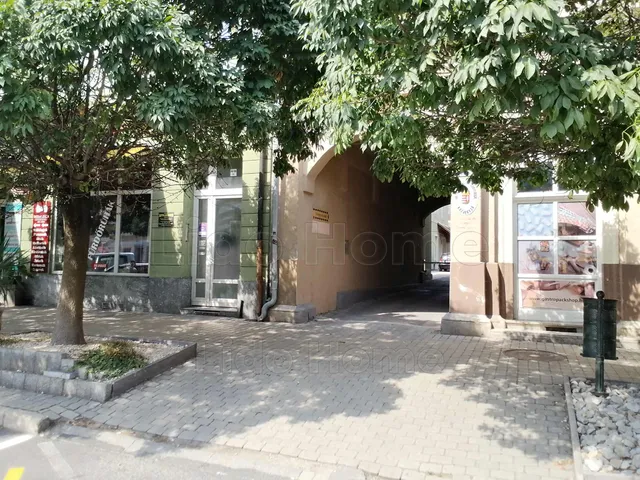 Kiadó kereskedelmi és ipari ingatlan Tapolca, Belváros 187 nm