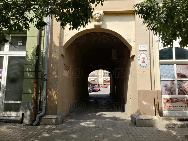 Kiadó kereskedelmi és ipari ingatlan Tapolca, Belváros 187 nm