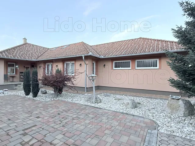 Eladó ház Balatonszentgyörgy 236 nm