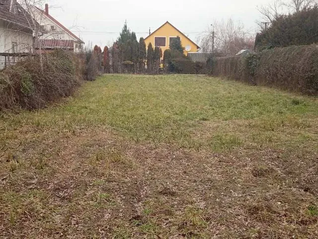 Eladó telek Balatonberény 680 nm