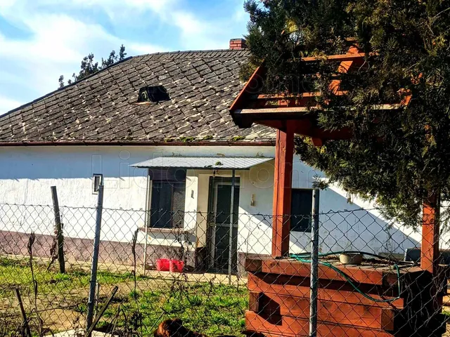 Eladó ház Karmacs 45 nm