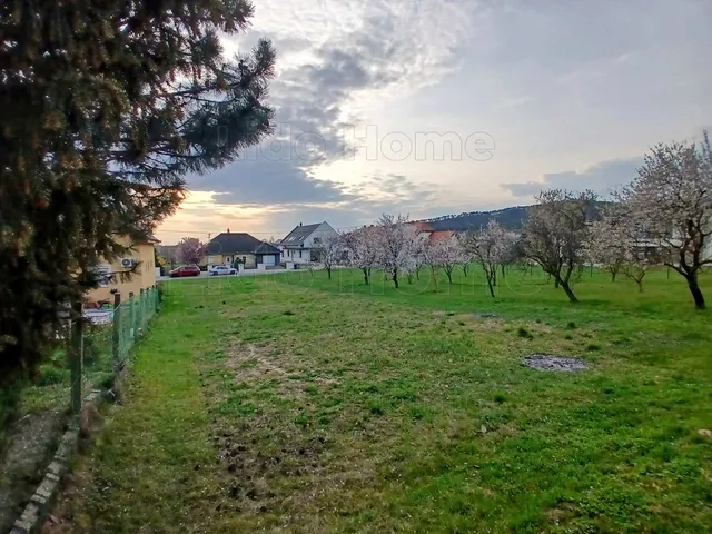 Eladó telek Balatongyörök 728 nm